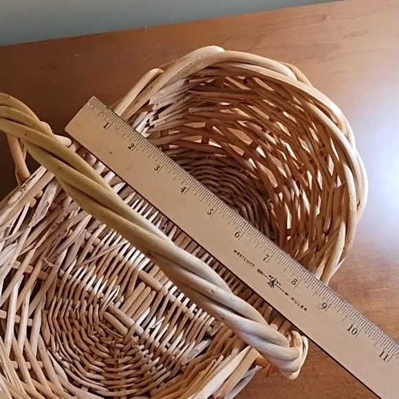 Medium Wicker Basket Oval Handle Easter Gift Basket Garden Farmhouse Cottagecore - Picture 5 of 7